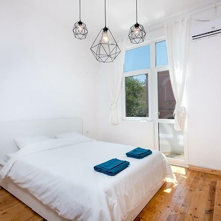 The White Apartment - Bogoridi Main Street Burgas Luaran gambar
