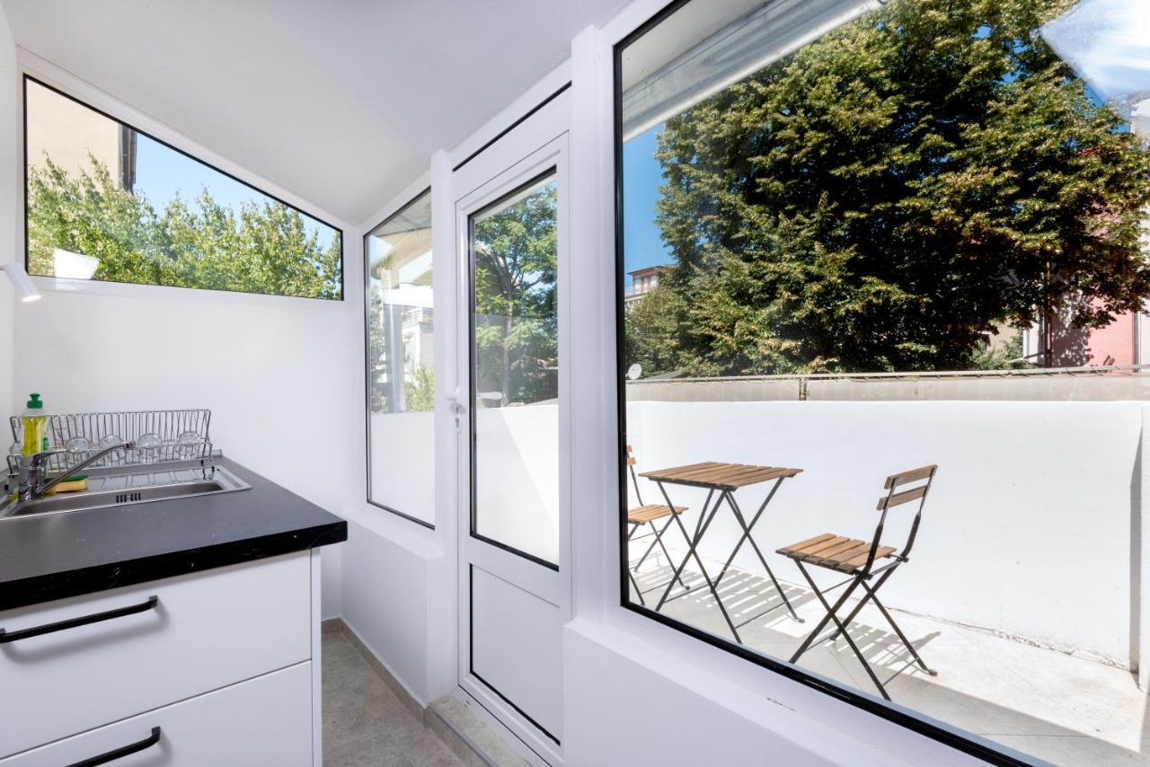 The White Apartment - Bogoridi Main Street Burgas Luaran gambar